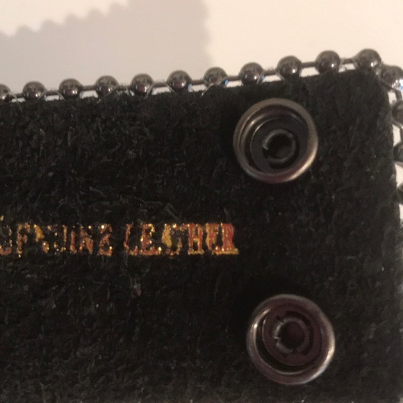 LEATHER CUFF BRACELET WITH HEART RHINESTONE - Picture 6 of 8